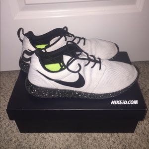 Men’s NikeiD white roshes